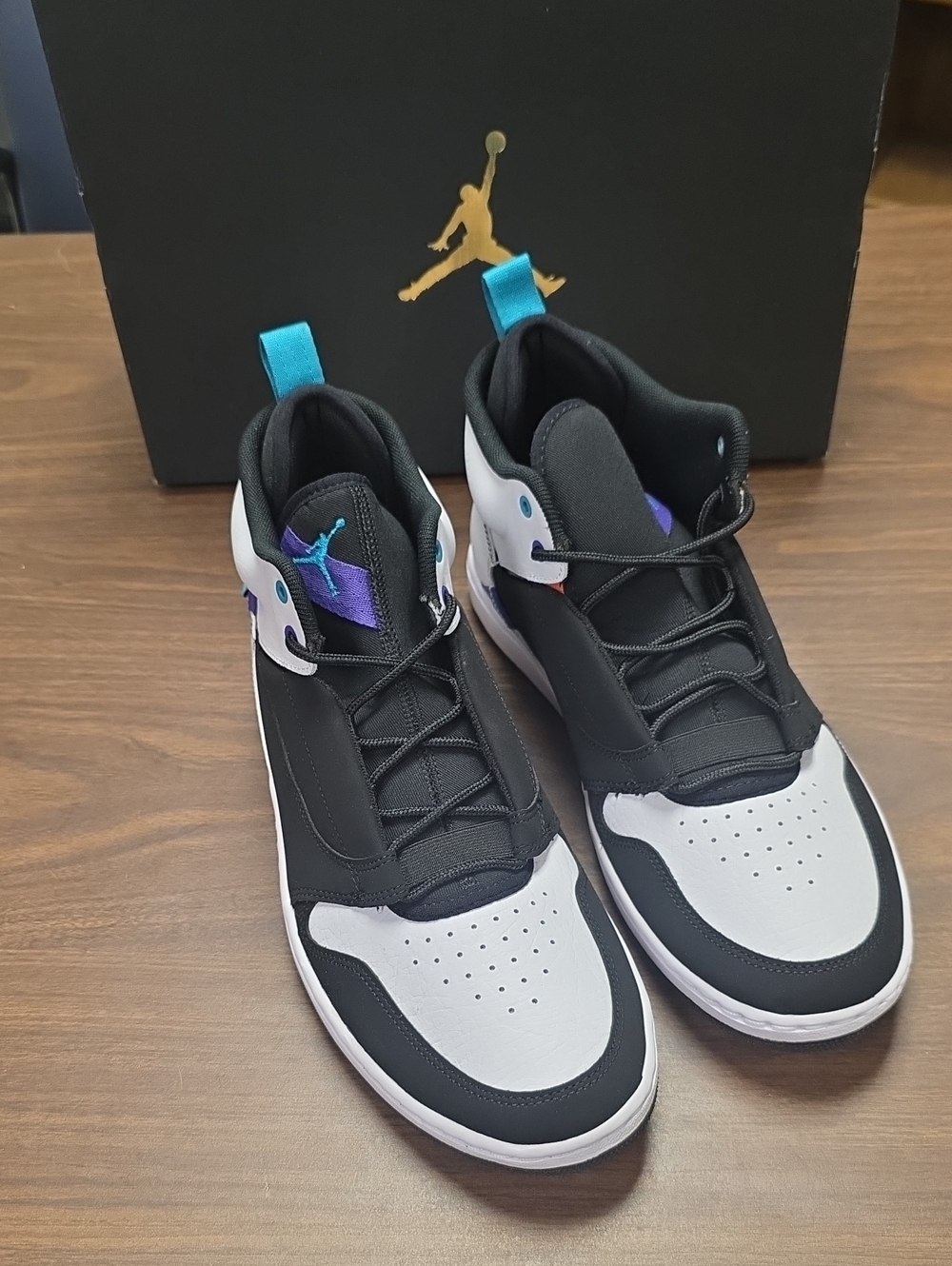 Jordan Fadeaway Mid Black/White/Grape Men's 10/Women's 11.5 AO1329-035 New